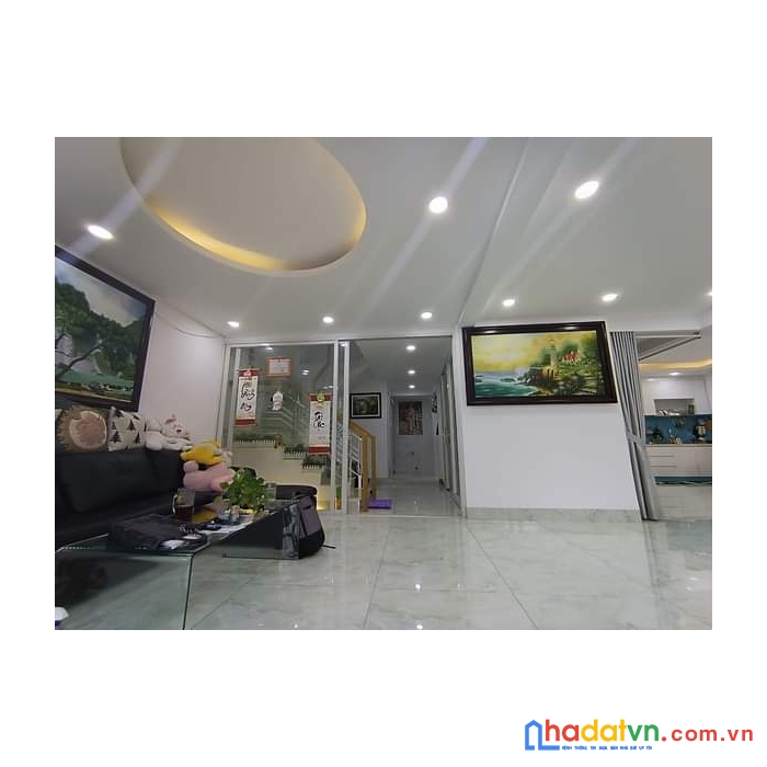 Lô góc 2 mặt tiền cmt8 quận 3. ngang gần 8m, sẵn dòng tiền 20tr/ tháng. nhỉnh 8 tỷ ( thương lượng)