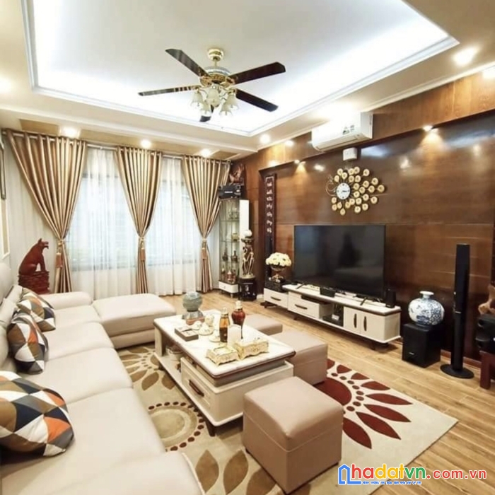 Phạm văn đồng_kinh doanh_vỉa hè ô tô_ nhỉnh 6 tỷ. (hàng nóng bỏng tay)