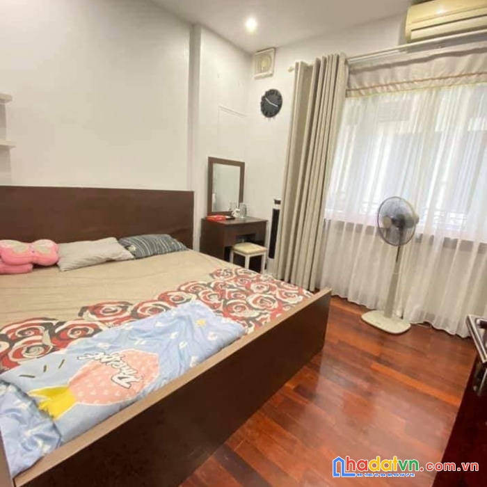 Bán nhà dân xây ngõ 445 nguyễn khang 40m  4t  thoáng sáng  3 bước ra hồ  giá 4.9 tỷ