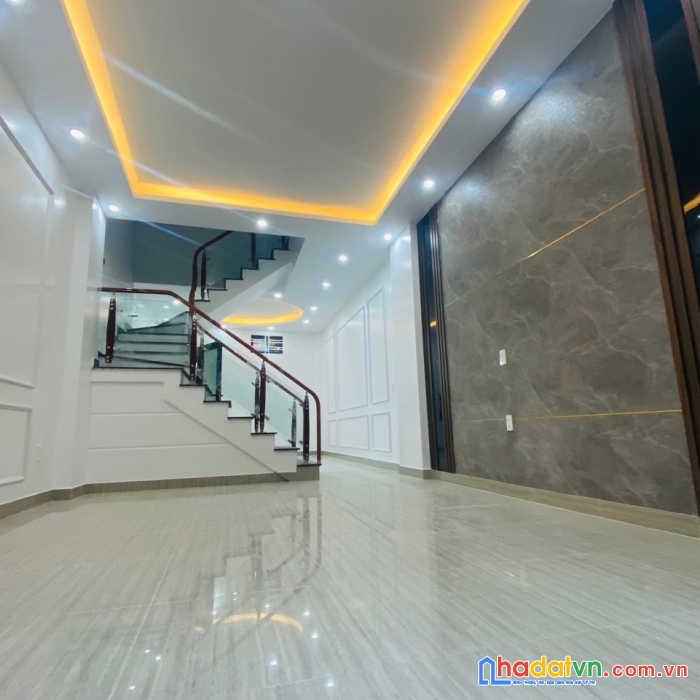 Bán nhà 3 tầng xóm trung văn cao ngõ rộng thông các phố