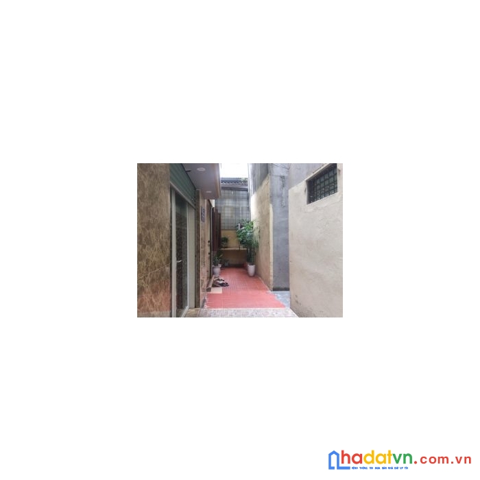 Do nhà muốn chuyển đổi chỗ ở mới nên bán căn nhà 2,5 tầng