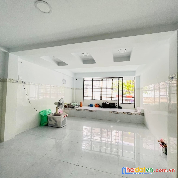 Bán nhà lạc long quân- tân bình- hẻm ba gác- sát mặt tiên- 3 tầng- 4,2 tỷ