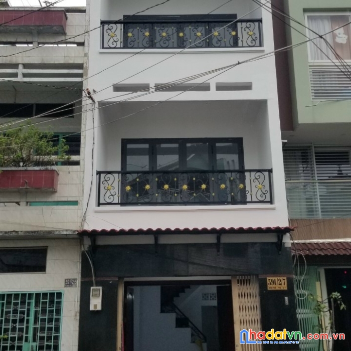 Nhà bán 3 lầu 38,5m2 thích quãng đức p4 q.phú nhuận