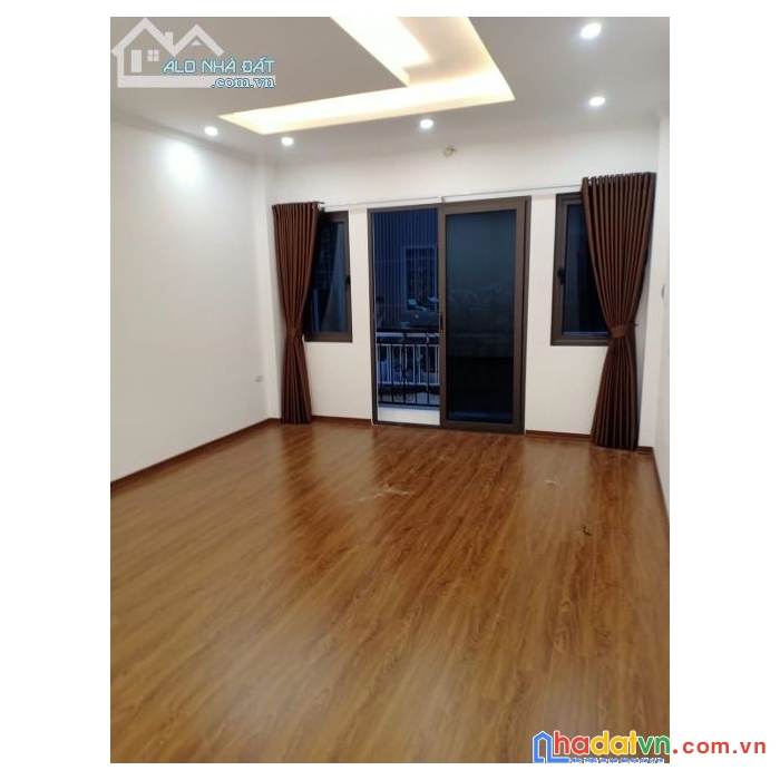 Siêu rẻ chỉ nhỉnh 4 tỷ nhà nguyễn văn cừ long biên 55m mt 4m.
