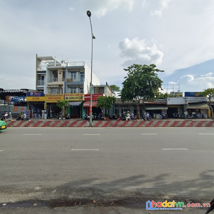 Bán nhà mặt tiền đường lê trọng tấn, quận tân phú, 65m2, 14 tỷ .