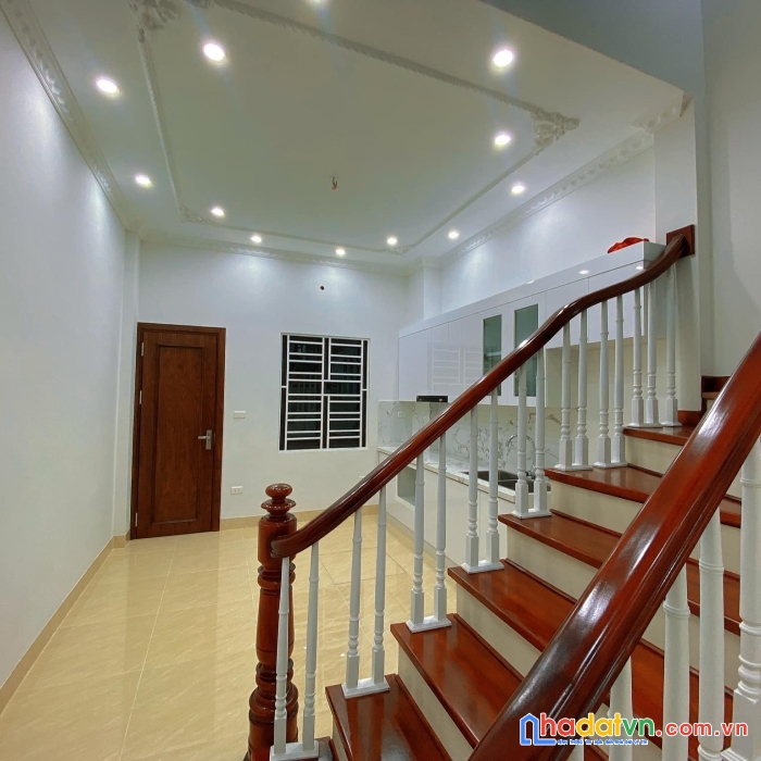 Bán phân lô trần quốc hoàn 38m2 - 5 tầng - nhỉnh 9 tỷ - ô tô chạy vòng quanh - 2 thoáng vĩnh viễn.