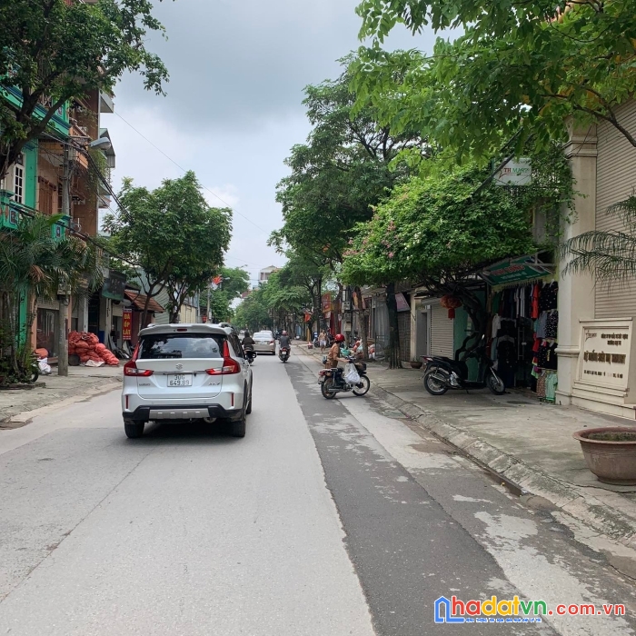 Nhà 4t mặt đường chính ngọc hồi dt:79m giá 6.3tỷ