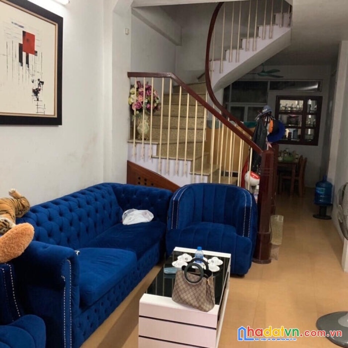 Bán gấp nhà ngọc thuỵ, long biên, 42m, 4 tầng, ngõ thông, an sinh đỉnh, giá 3.8 tỷ