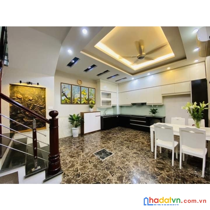 Bán nhà 5 tầng phố vũ thông phan - dt: 36m2 - 5 tầng - mt:7m - 3 phòng ngủ - gía : 4.55 tỷ .