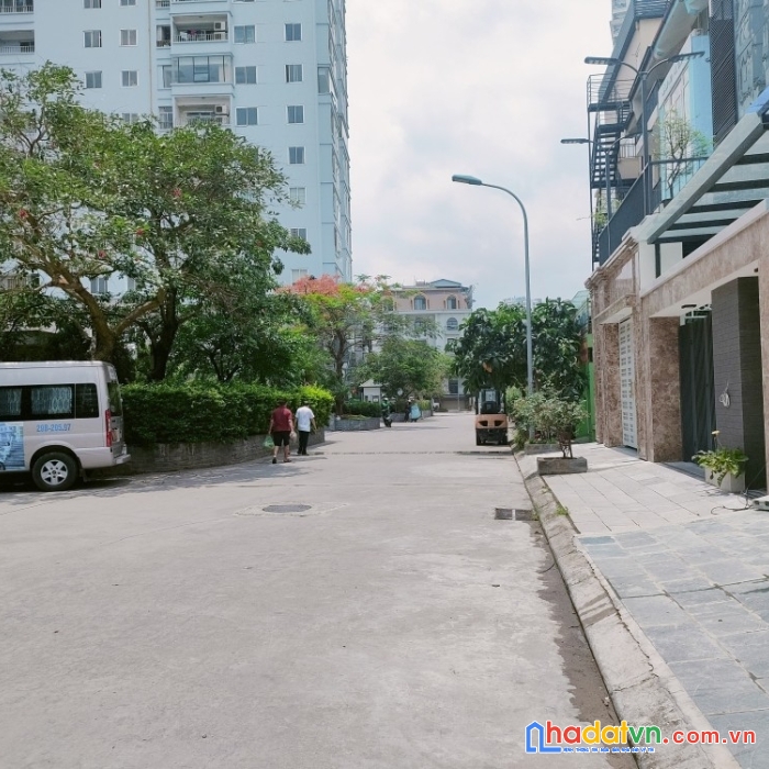 Bán nhà liền kề nhà vườn 2 mặt đường 8m - thang máy - mặt tiền rộng - khu vip tây hồ.