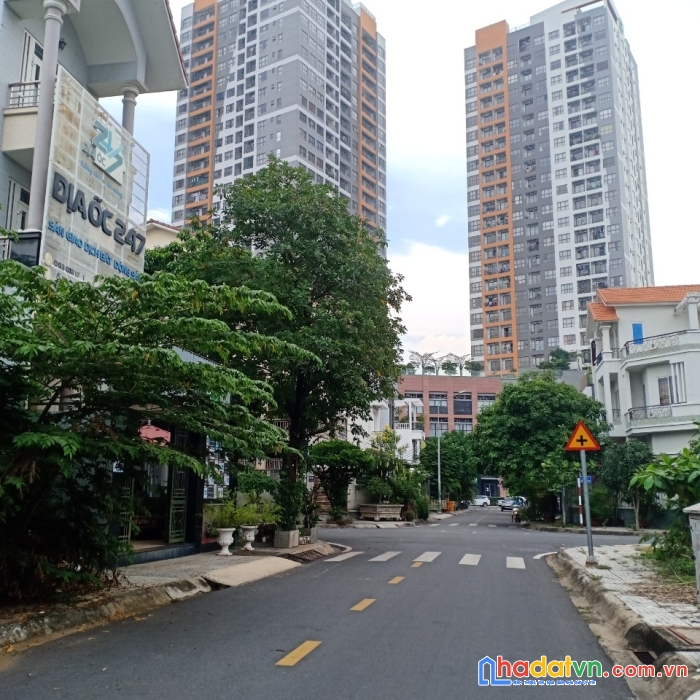 Thủ đức - mặt tiền kd - phạm văn đồng - 156m - giá 15.3 tỷ .