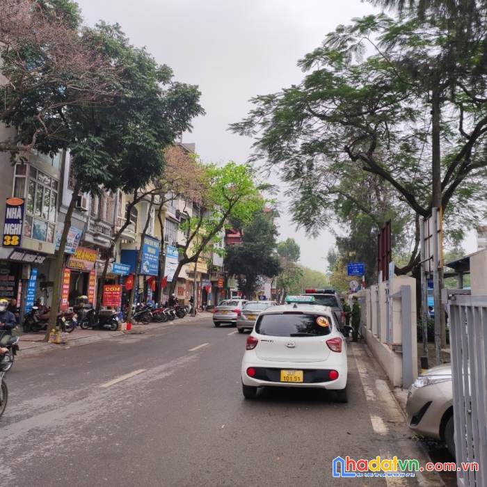 Bán đất tặng nhà mặt phố ngô gia khảm, dt 51m2, 4 tầng, mt 3.7 m, giá nhỉnh 10 tỷ.