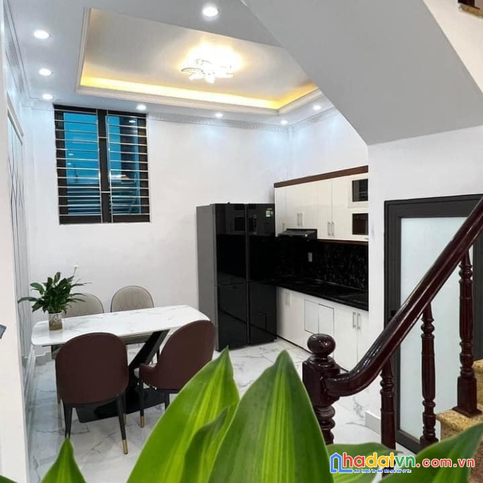 Bán gấp nhà ngõ 699 vũ tông phan. 35m2 x 5 tầng. ô tô tải đỗ, sổ đỏ. giá hơn 5 tỷ chút