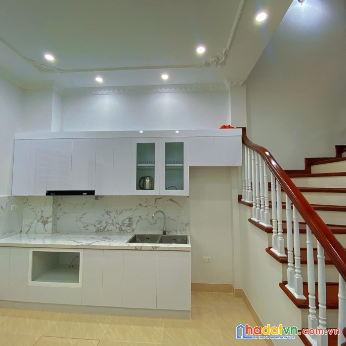 Bán nhà phân lô trần quốc hoàn 38m2 - 5 tầng - nhỉnh 9 tỷ - ô tô chạy vòng quanh - 2 thoáng vĩnh