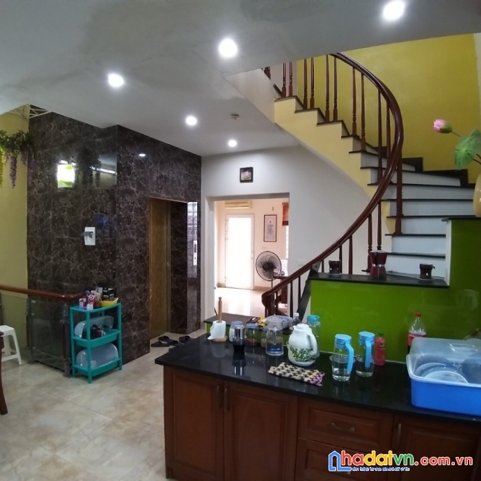 Bán nhà võng thị tây hồ - ngõ oto tránh - thông tứ tung - tháng máy - nhiều phòng ngủ - ba bước ra