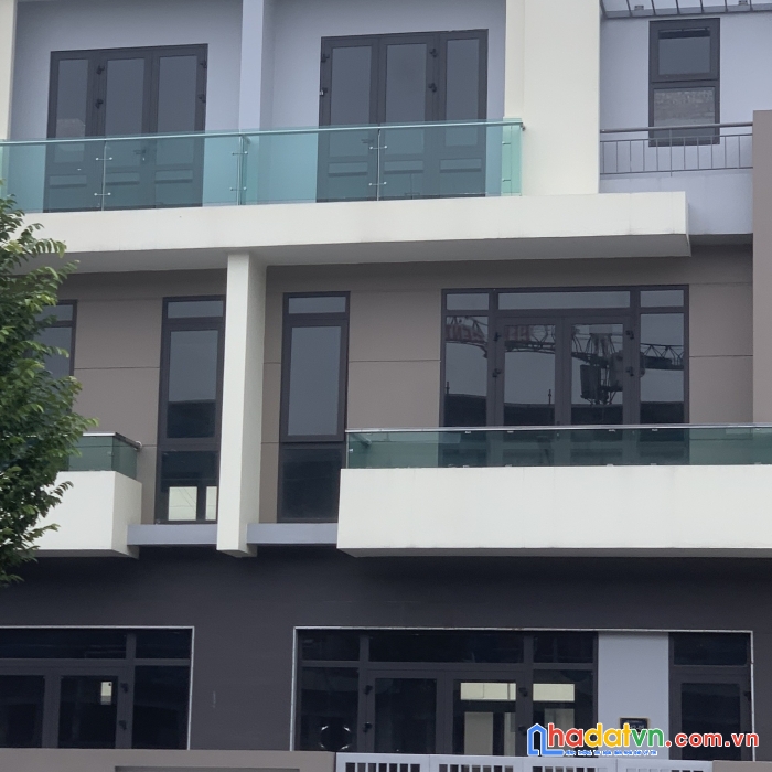 Cần bán nhà phố trục phố đi bộ sổ đỏ trao tay