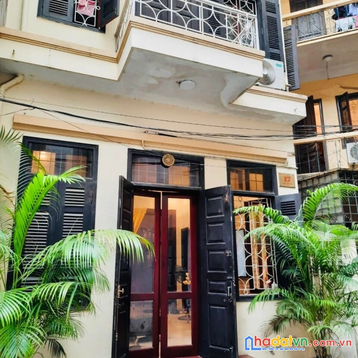 Bán nhà đẹp, ô tô đỗ cửa ngõ đường giải phóng: 54 m2, 4 tầng, mặt tiền 3.8m, giá 7.5 tỷ.
