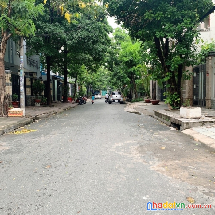 Bán nhà mặt tiền đường b2, quận tân phú, 72m2, 8 tỷ 7 .