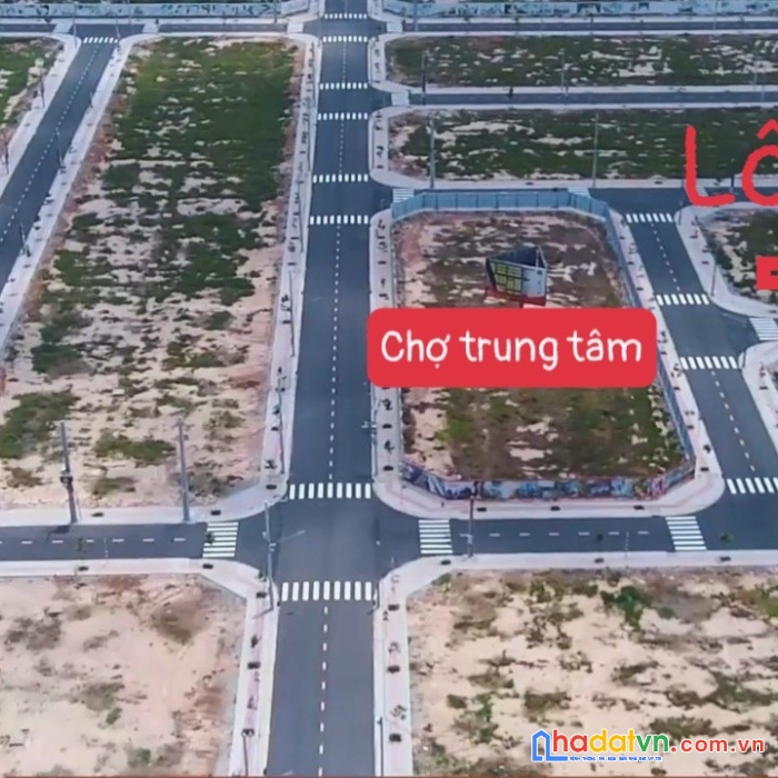 Bán 95 m2 đất nền lô góc đối diện cổng chợ