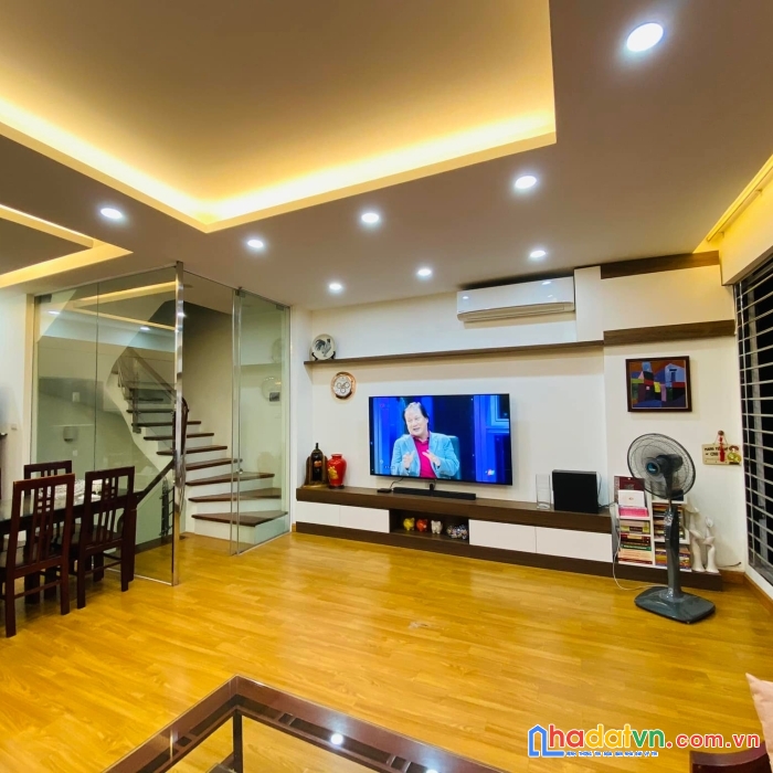 Hoa bằng cầu giấy - nhà mới đẹp lung linh - gara oto - chủ tặng nội thất - 40m2 - 5 tầng - mt5,5 -