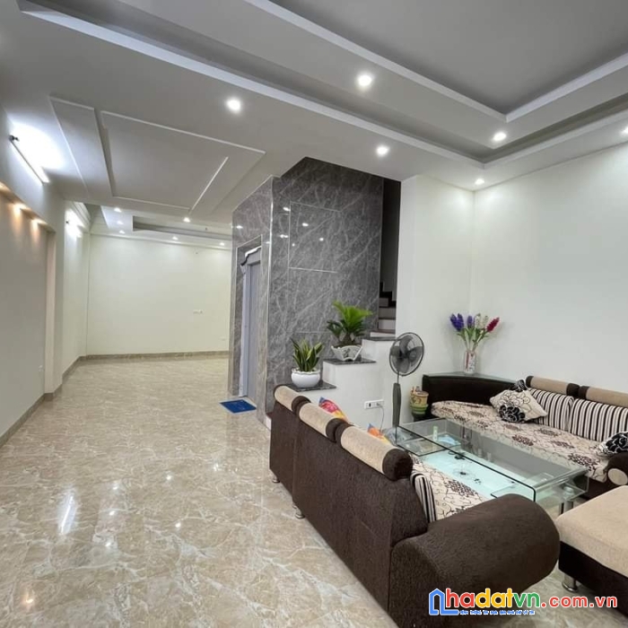 Bán nhà cầu giấy 48m2  6t-giá nhỉnh 5 tỷ-thang máy-ba gác tránh-lô góc