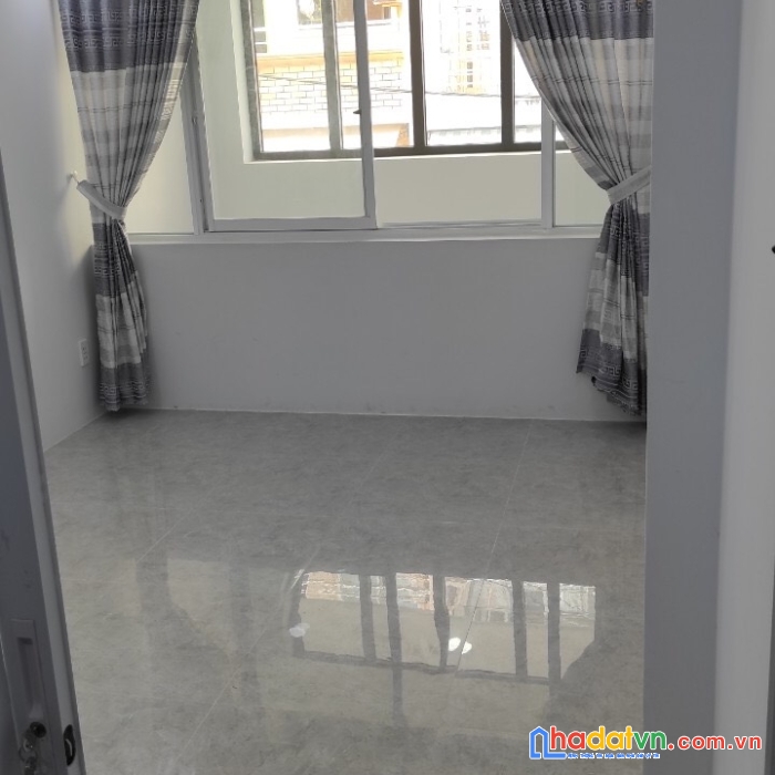 - nhà hxh cách 20 m mt âu cơ p.10. q.11