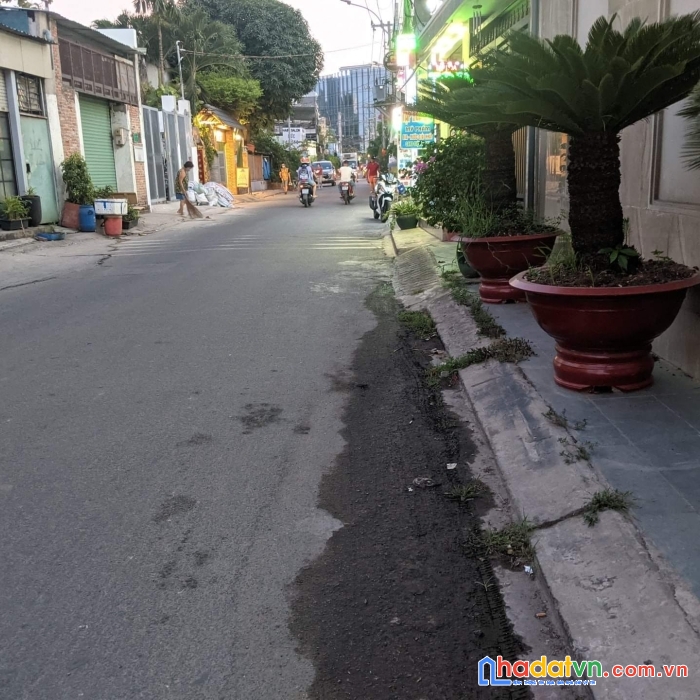 Bán nhà mặt tiền thủ đức, 160m2, ngang 6m, sổ vuông vức, 15.3 tỷ.