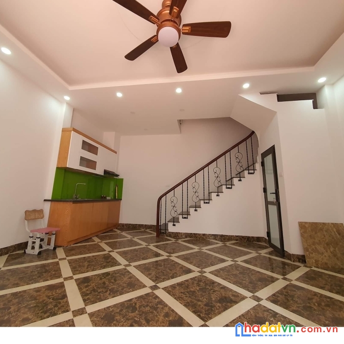 Chính chủ cần bán nhà phố cổ linh 32m2, 5 tầng, mt: 5,8m, ô tô đỗ cửa, 3 tỷ 35