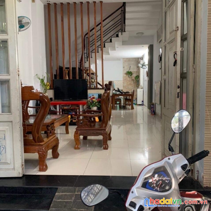 Nhà quận 7 , đường chuyên dùng, 62.4 giá 4 tỷ 6