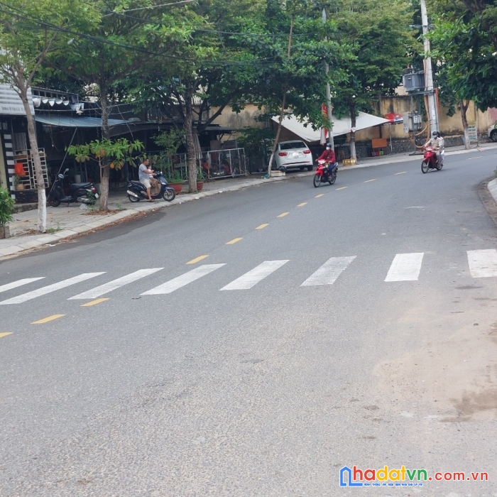 Bán nhà mặt tiền khu an thượng, 2 phút tới biển, 120m2, ngang 6,5m, 7m5 lề 3m, giá 11,5 triệu.