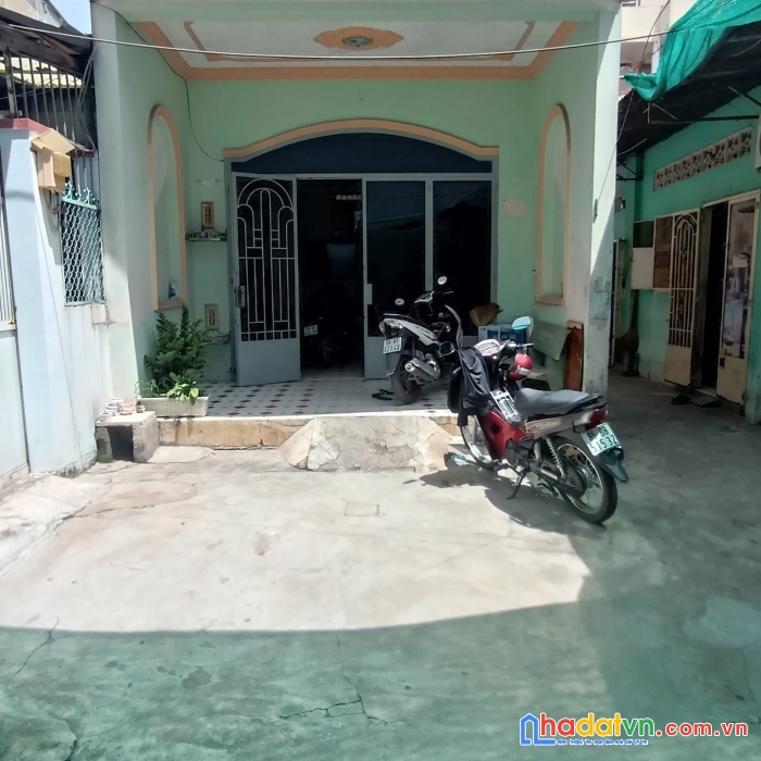 Hẻm ô tô - gần mặt tiền đường - khu chợ vãi phú thọ hòa - 72m2