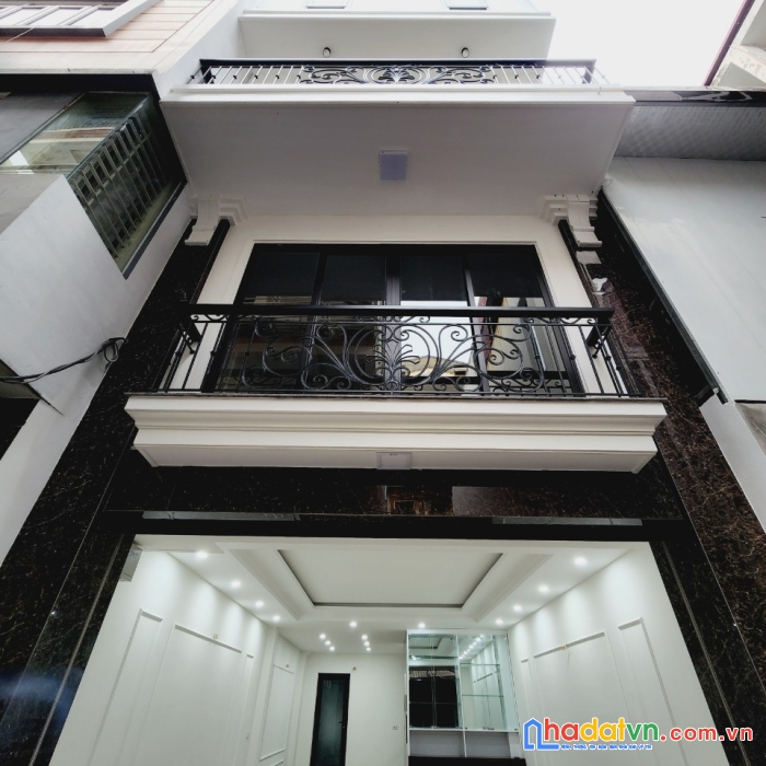 Chính chủ bán nhà đội nhân ba đình 7 tầng thang máy xây mới, oto vào nhà cực đẹp !