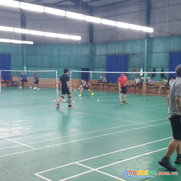 Tuyển thành viên nam nữ đánh cầu lông tại nhà thi đấu qk7
