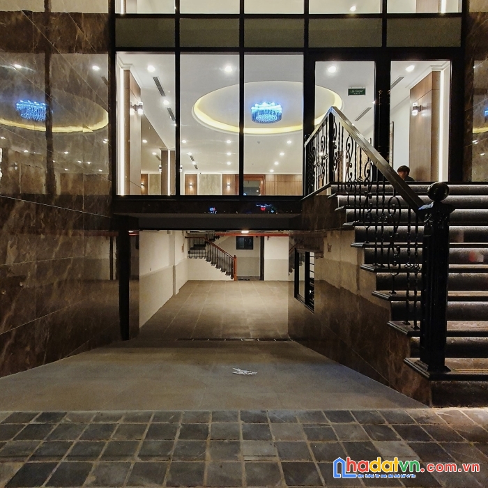 Toà nhà văn phòng - đống đa - 2 thoảng - oto đỗ - 117/133m  -  10 tầng - mt 6.5 - 73 tỷ