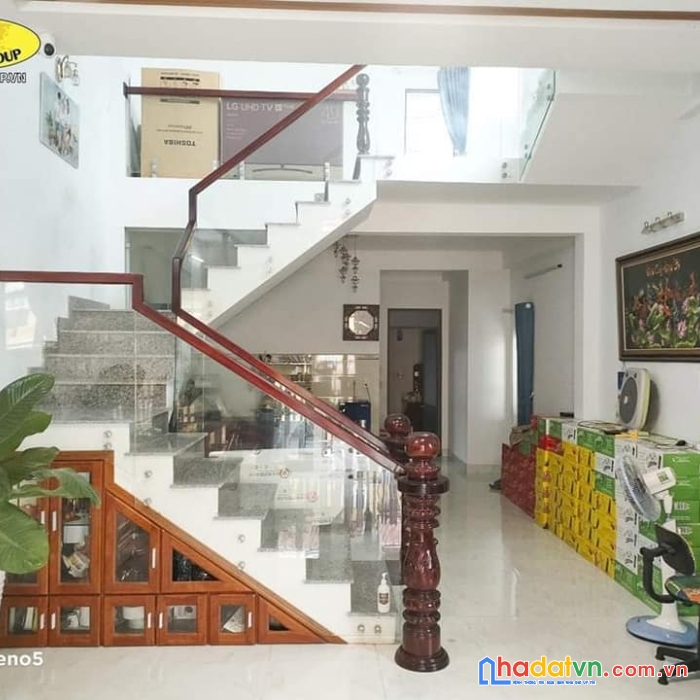 Bán gấp !nhà tôn đản ,  cẩm lệ : 100mx3tầng  . đường 10m, 5tỷ  (thương lượng mạnh ). 0898776363