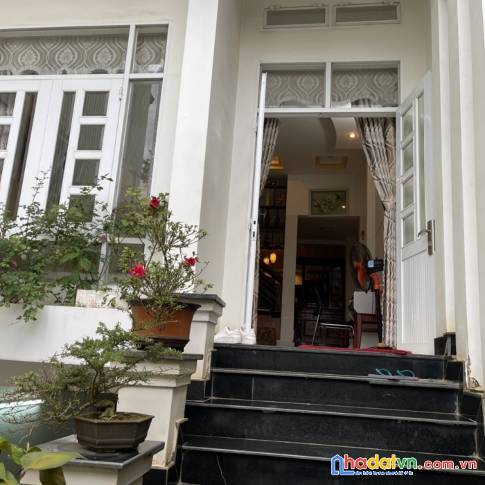 Chính chủ đứng bán căn nhà 3 tầng mặt tiền đẹp tại đường lý thái tổ, phường yên đỗ, thành phố