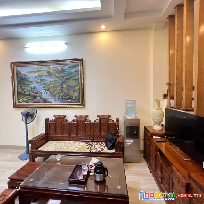 Bán gấp nhà 1150 láng   nhà đẹp như tranh  46m  5t  5.15tỷ   30m ra phố  2 thoáng  trước nhà sh