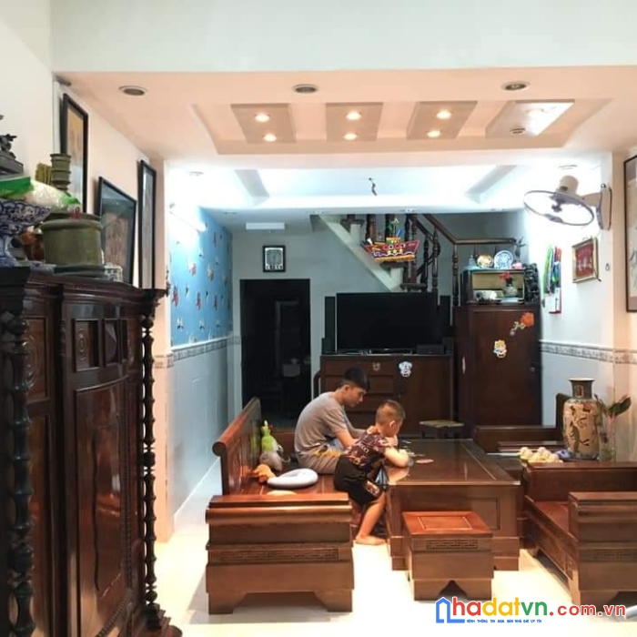 Chính chủ, đoàn văn bơ nhà 2 lầu, dt đất 59m2 nở hậu phong thủy cực tốt, sổ hồng hoàn công đủ