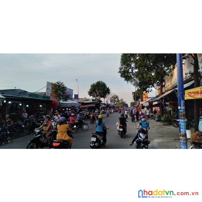 - anh trai đinh cư nước ngoài cần bán gấp 3 lô đất liền kề  600m2 sổ sẵn giá 670 triệu.