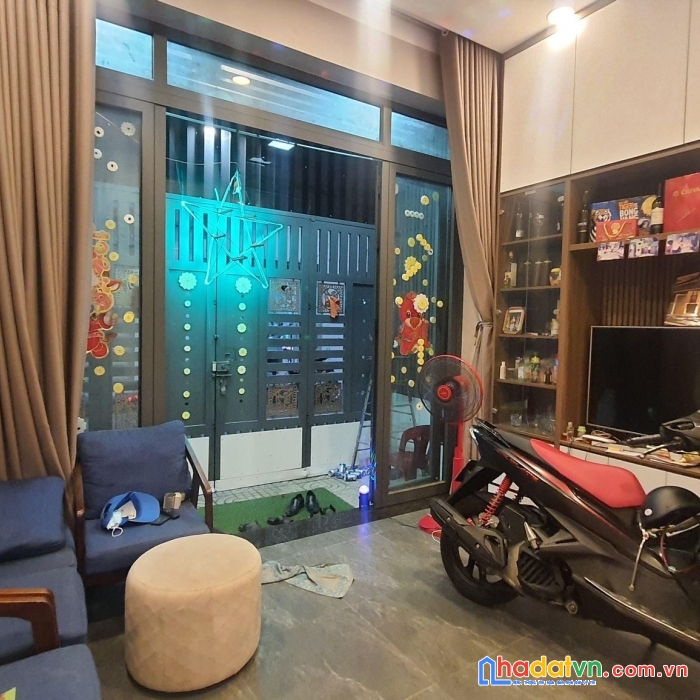 Bán nhà hẻm nhựa 7m hòa bình, tân phú, 3 tầng, 4 phòng chỉ 10 tỷ 3.