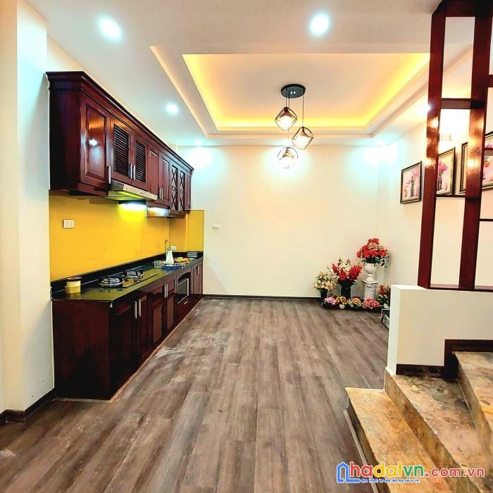 Nhà  mặt ngõ nguyễn lương bằng - ôtô tránh - cách phố 30m - kinh doanh