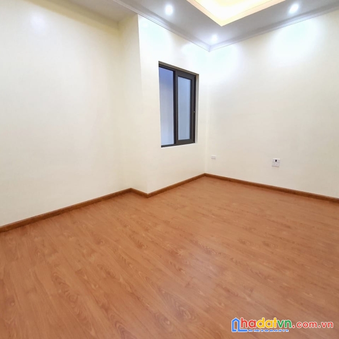 Bán nhà dịch vụ văn la, phân lô oto tránh vỉa hè,kinh doanh tốt