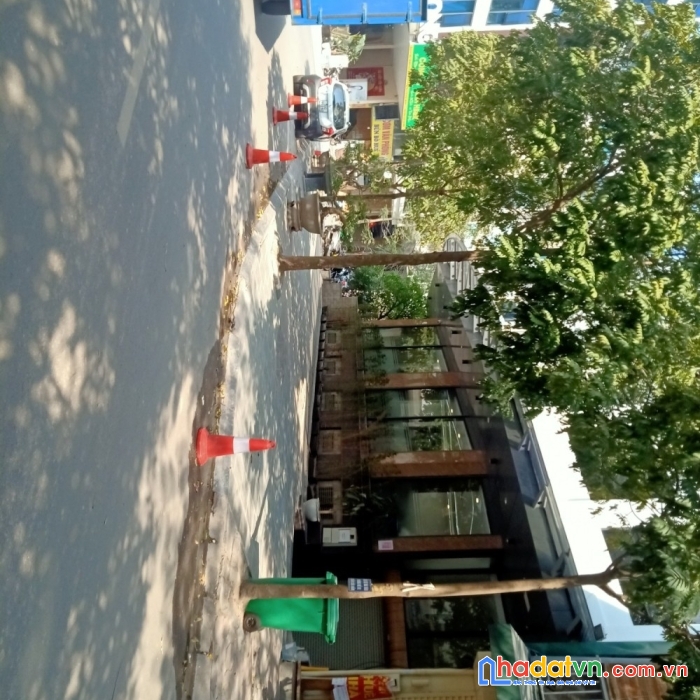 Mặt phố duy tân, vỉa hè, ô tô tránh, kinh doanh, mặt tiền khủng, phù hợp tòa building.