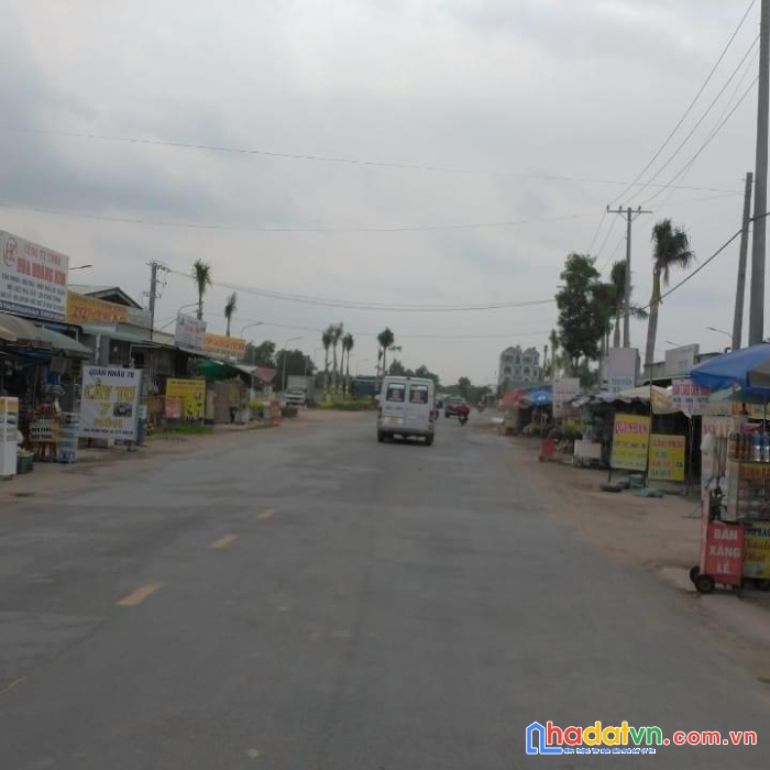 Nhà mới 1 trệt 1 lầu mặt tiền dt825 khu kinh doanh sầm uất