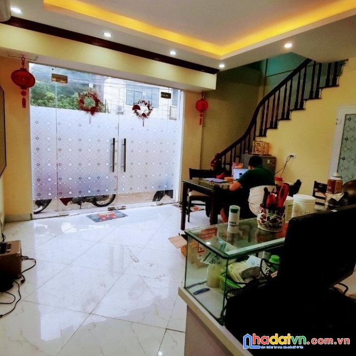 Bán nhà đẹp cầu giấy 35m2x5t, mt3.6m 5tỷ1 tặng full nội thất 0976106636