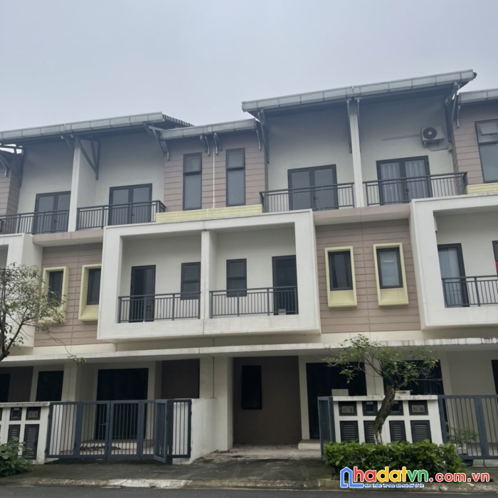 Bán gấp liền kề tại centa vsip bắc ninh chỉ từ 3 tỷ 9xx đã có sổ hồng lâu dài.