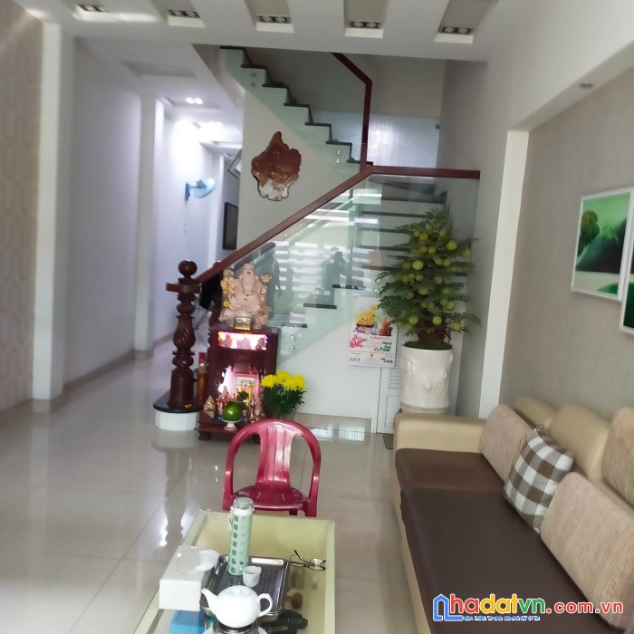 Cần bán gấp nhà 100m2 -5 tầng -xe hơi đỗ cửa -đường tân quý -giá 12.5 tỷ còn tl