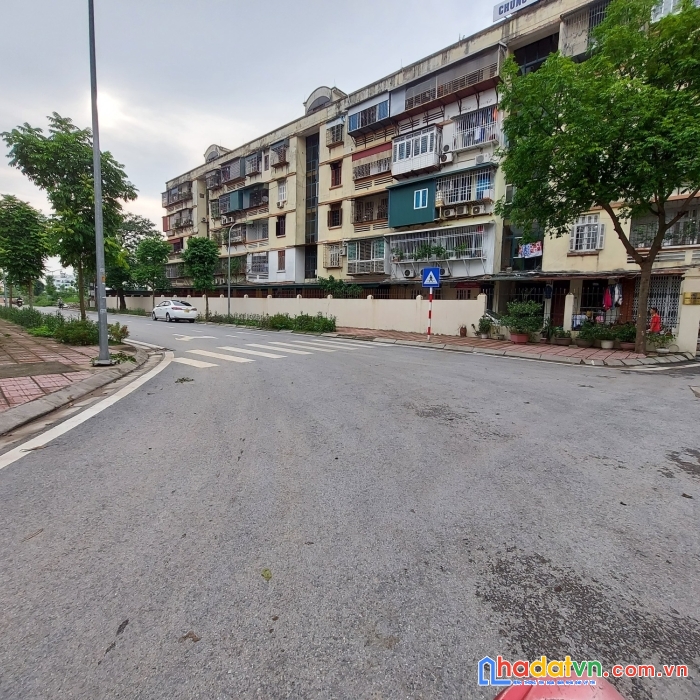 Bán đất phố gia quất cực hiếm, ôtô, dt 46m2, mt 6.2m, giá nhỉnh 3 tỷ.