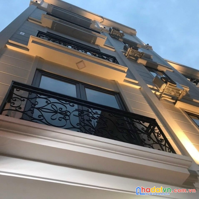 Bán nhà cầu giấy, 40m2, 5 tầng, 3,5m mặt tiền, 6 tỷ.