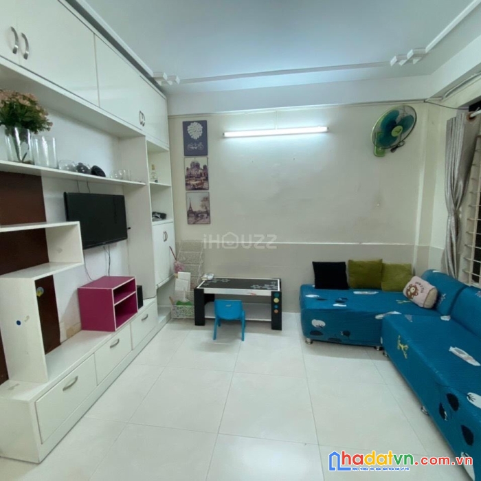 Bán căn hộ ngay trung tâm q1 3,8 x 12 giá 2,25tl